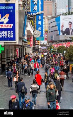 南京家樂福的風貌與印象：熙熙攘攘的市井生活與豐富的購物體驗融合